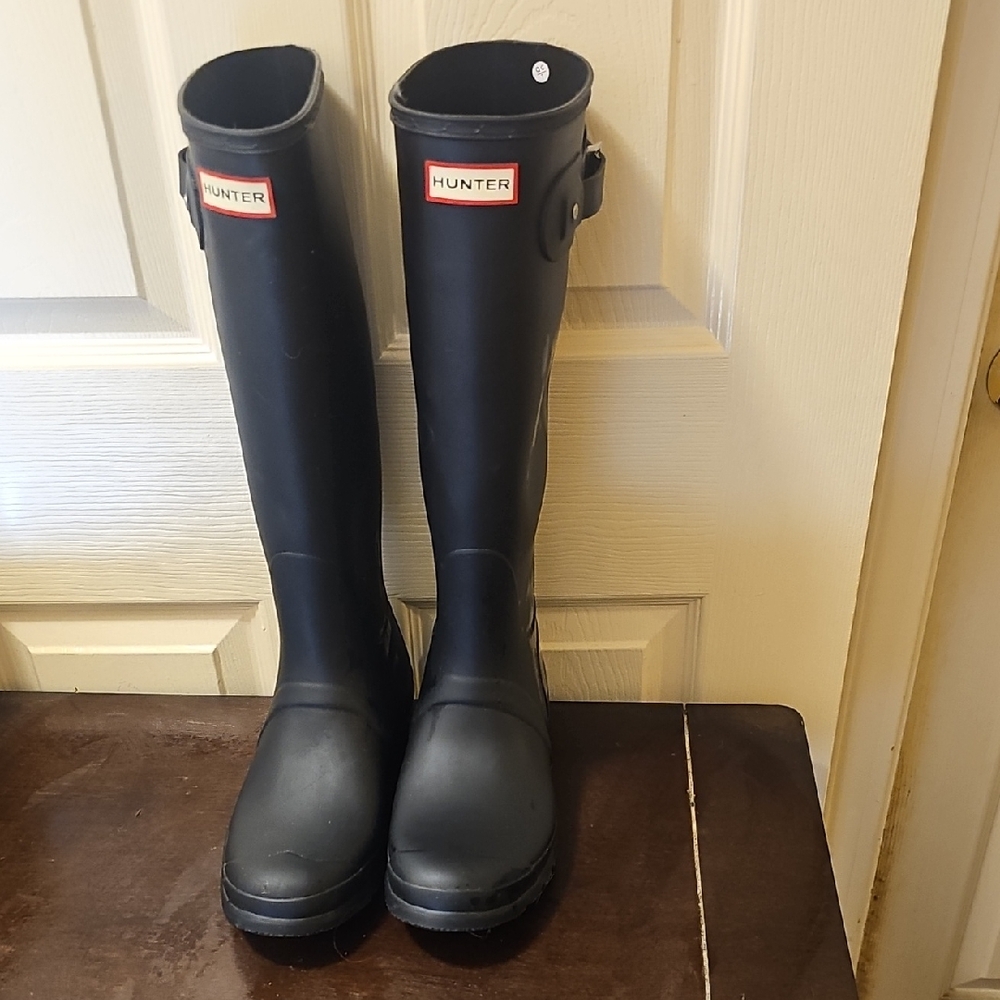 Hunter Black Tall Rain Boots EUC